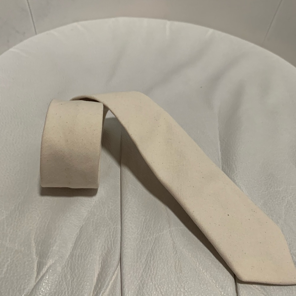 Men’s slim neck tie